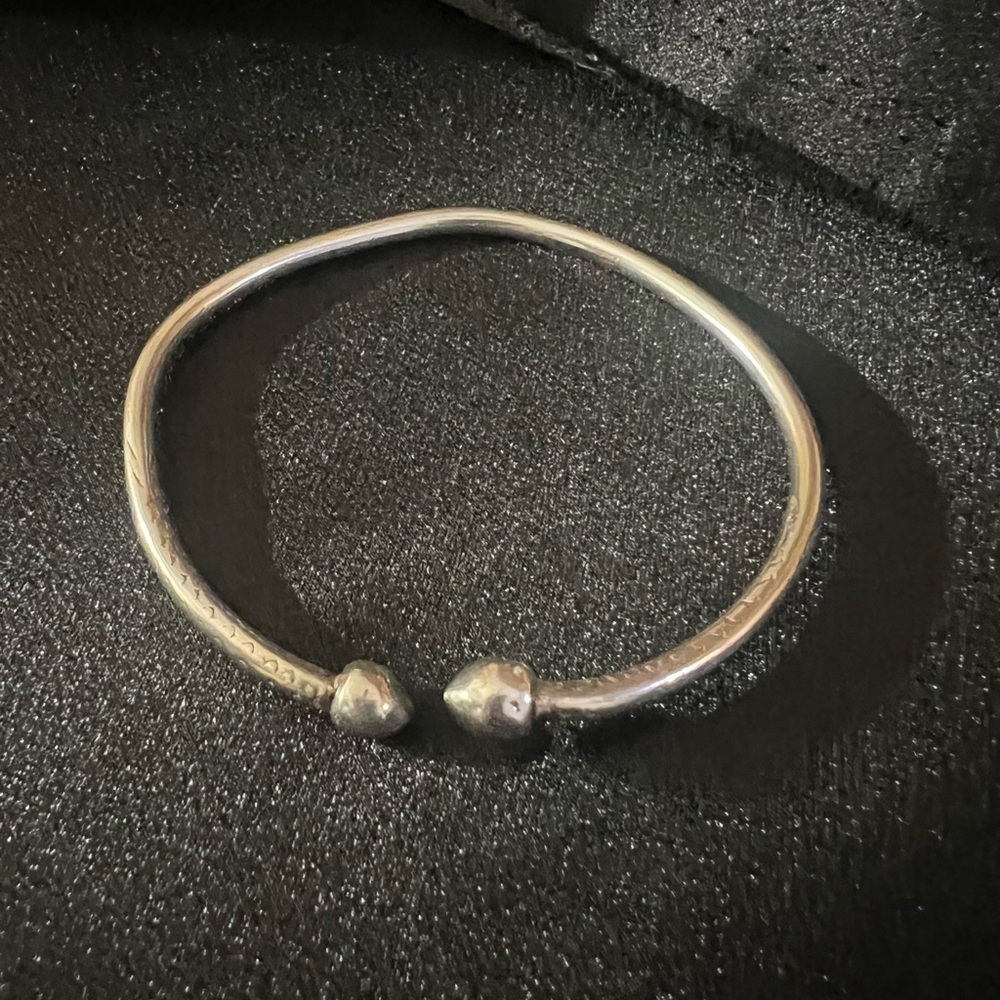 Vintage West Indian Sterling Silver Smooth Orb Bangle